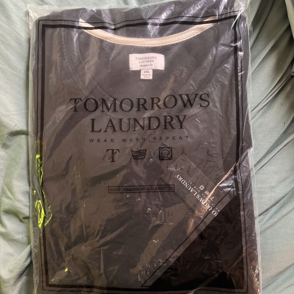 Tomorrow's Laundry Modern Fit Essential Tee Black 2XL New w/ Tag